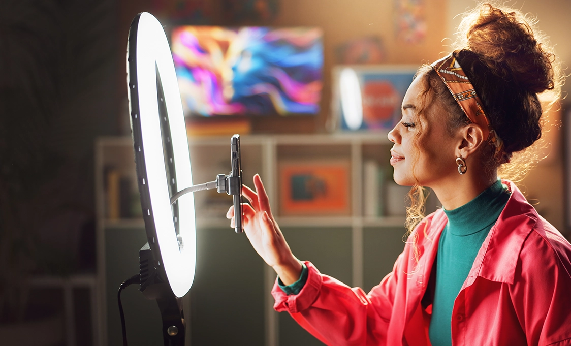 Influencer sets up ring light for recording